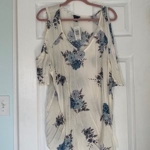 Torrid size 2 NWT cold shoulder v neck blouse